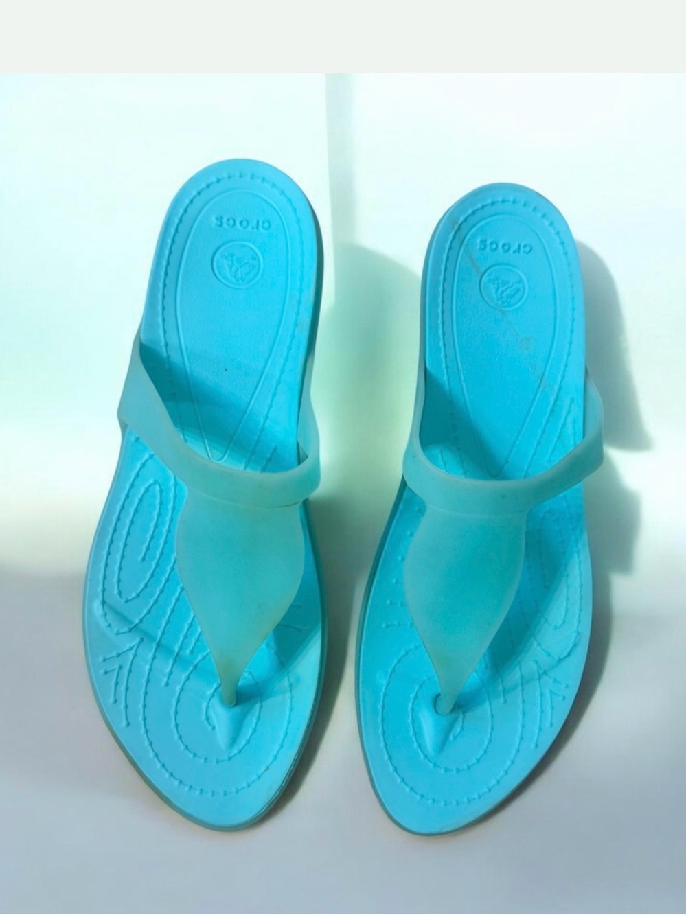 🏝️RETIRED Crocs Rio turquoise pool blue jelly flip flops women’s sandals size 10